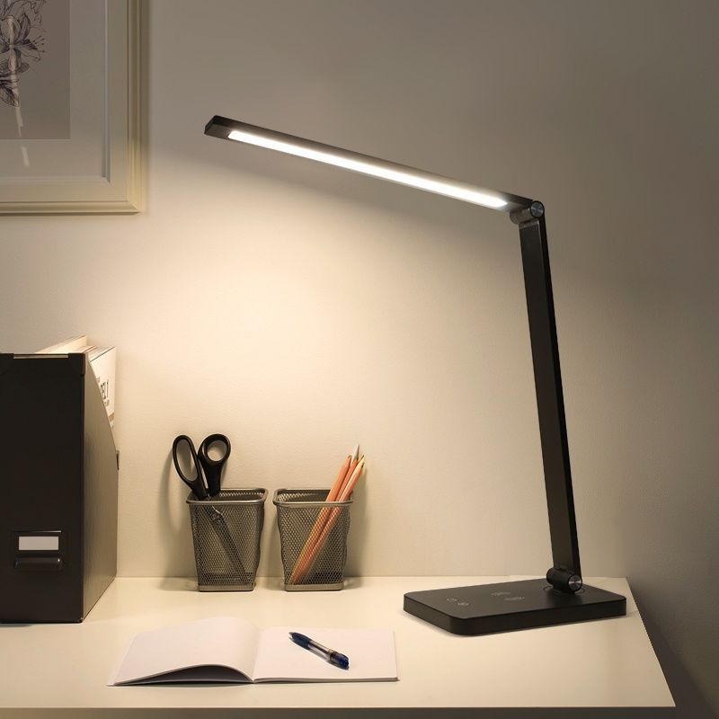 BrightGuard™ | Oogbeschermende bureaulamp met oplader voor telefoon
